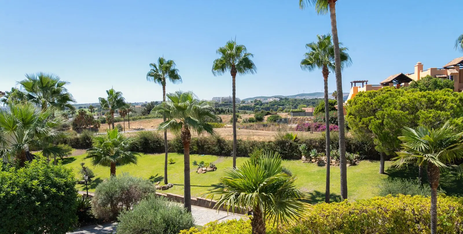 Venta de apartamento en planta media en Casares 3