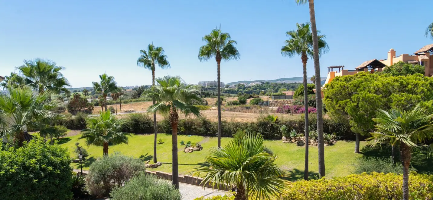 Venta de apartamento en planta media en Casares 2