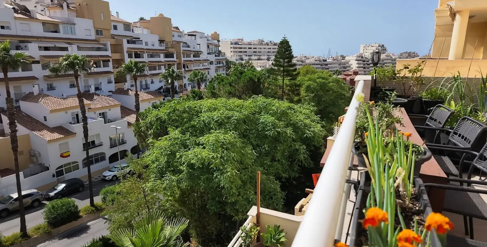 Venta de apartamento en planta media en Torrequebrada 2