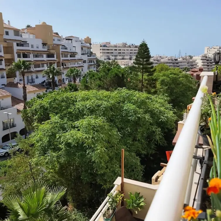Venta de apartamento en planta media en Torrequebrada