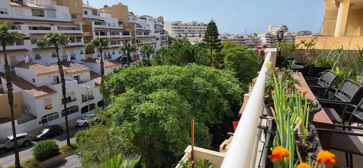 Venta de apartamento en planta media en Torrequebrada 1
