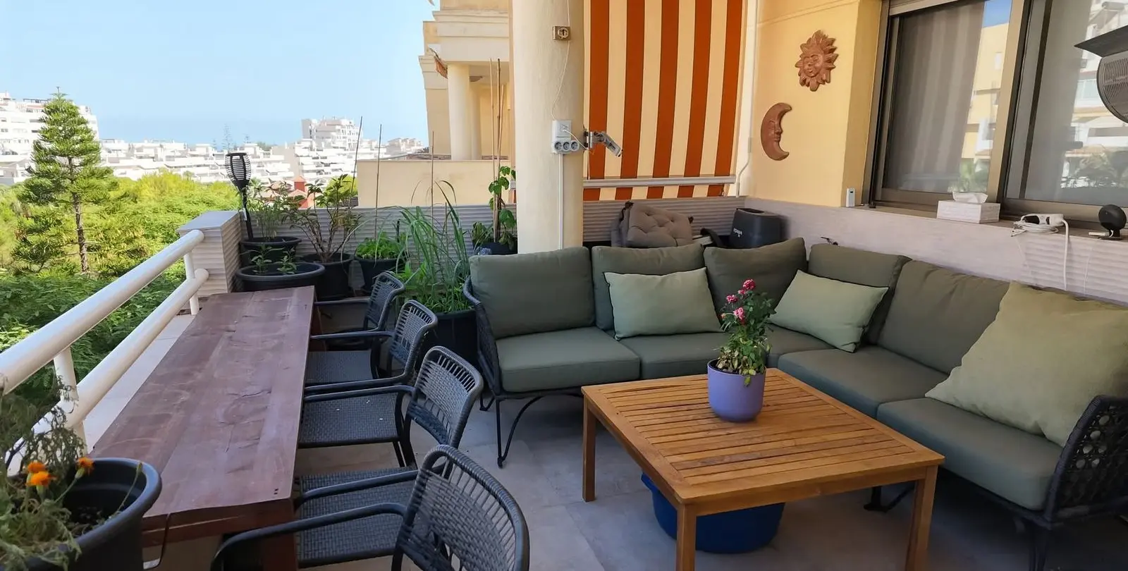 Venta de apartamento en planta media en Torrequebrada 3