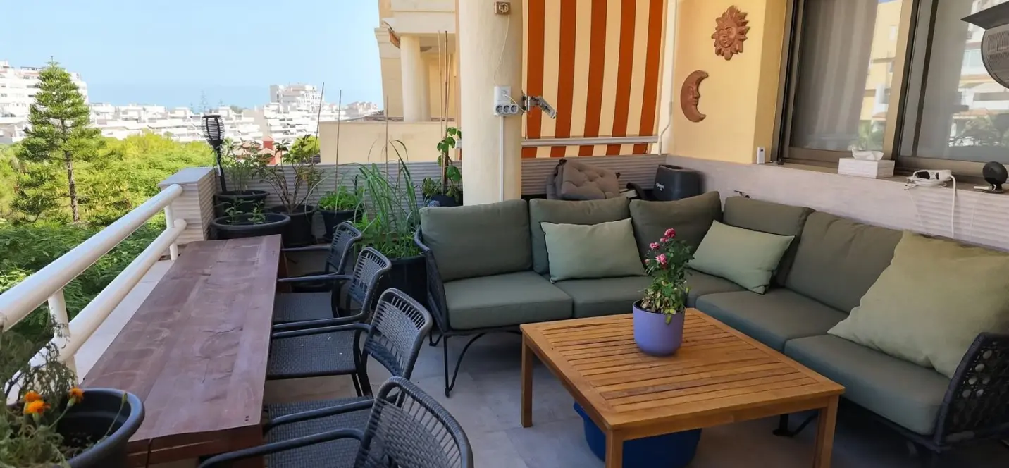 Venta de apartamento en planta media en Torrequebrada 2