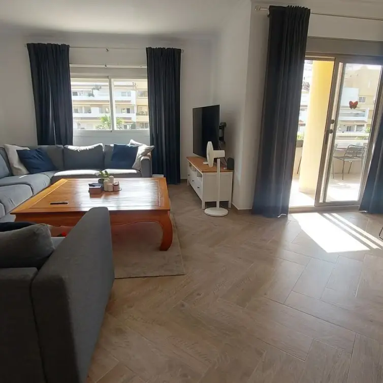 Venta de apartamento en planta media en Torrequebrada