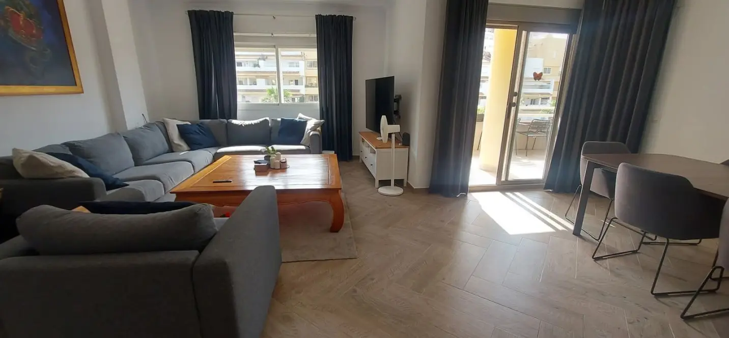 Venta de apartamento en planta media en Torrequebrada 4