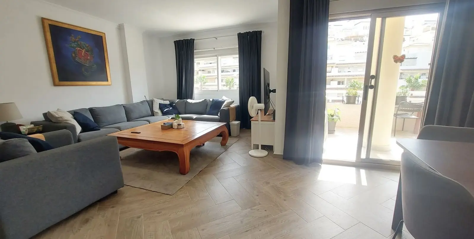 Venta de apartamento en planta media en Torrequebrada 6