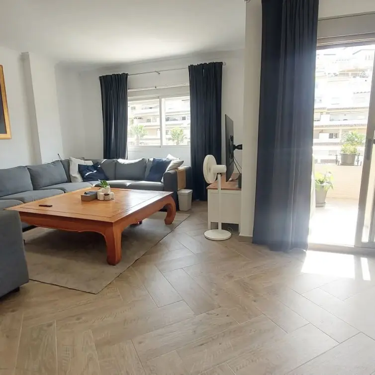 Venta de apartamento en planta media en Torrequebrada
