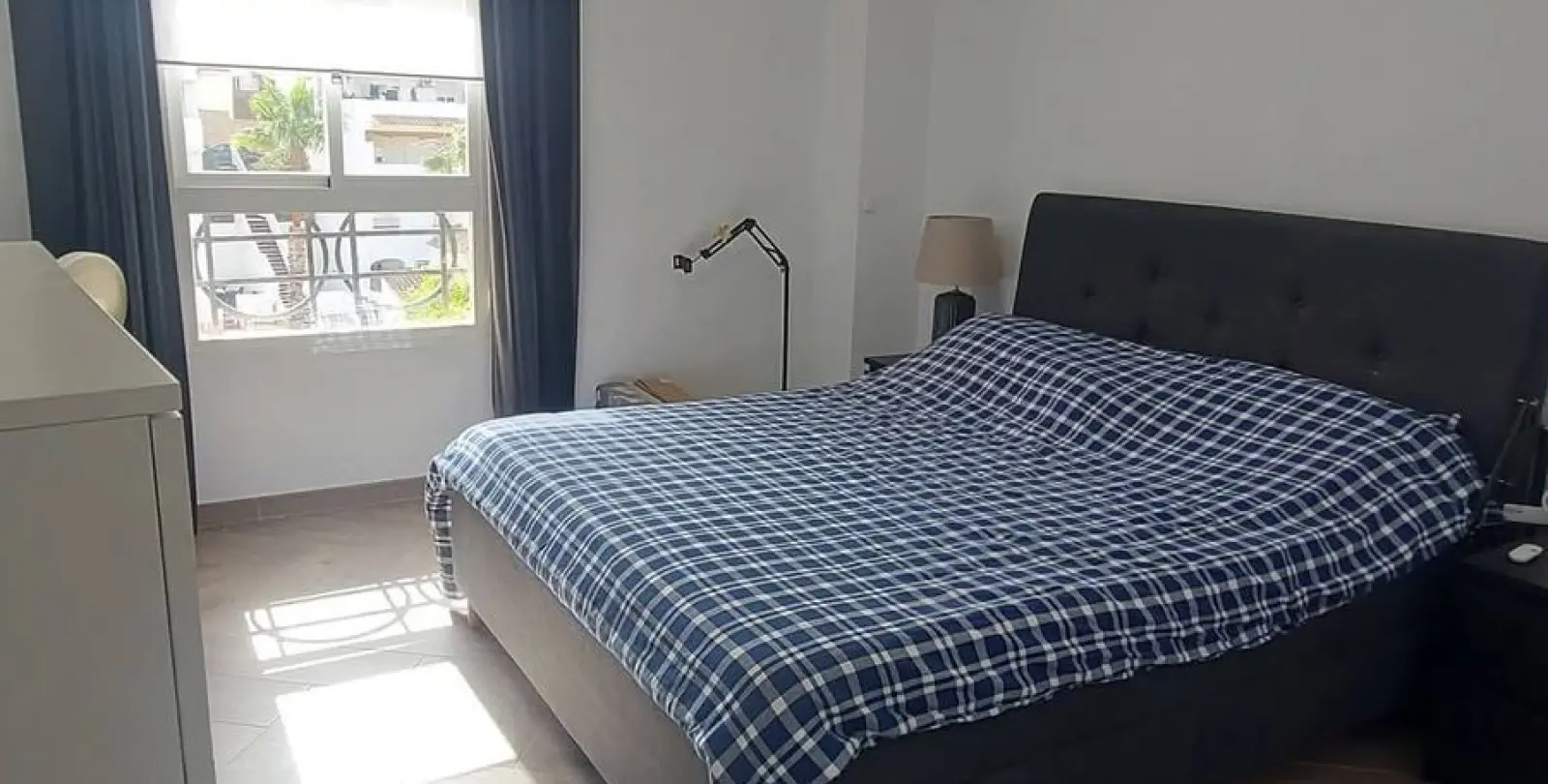 Venta de apartamento en planta media en Torrequebrada 24