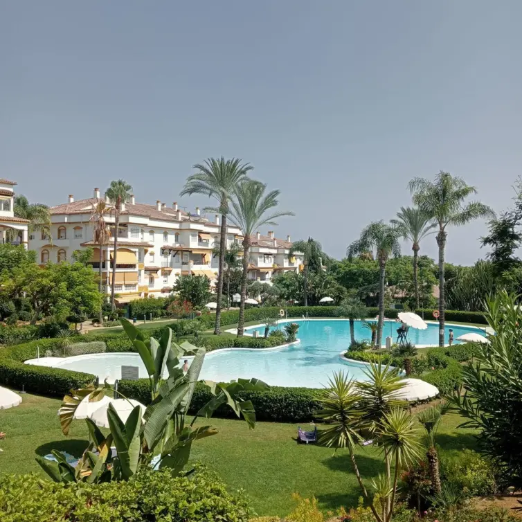 Sale of middle floor apartment in Marbella