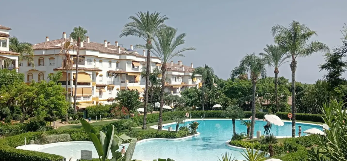 Sale of middle floor apartment in Marbella 0