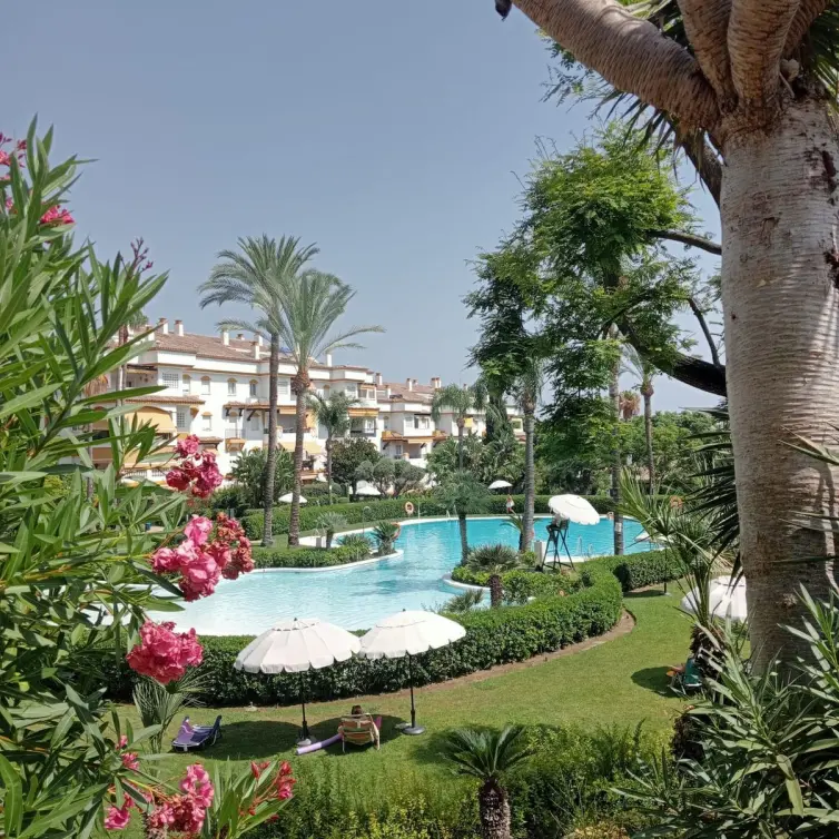 Sale of middle floor apartment in Marbella