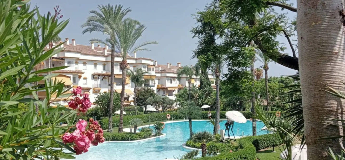 Sale of middle floor apartment in Marbella 1