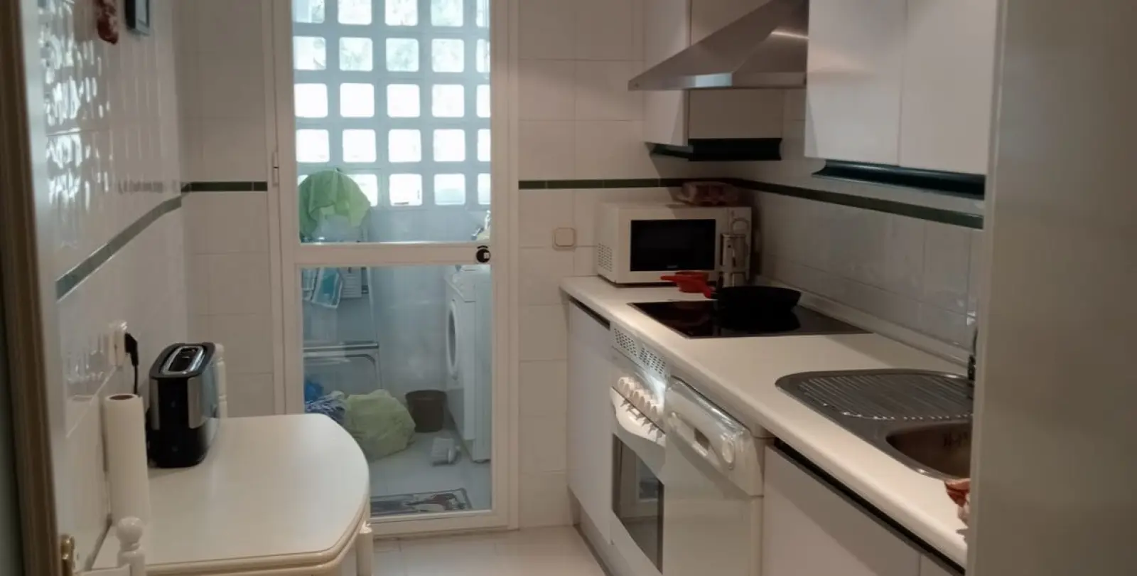Sale of middle floor apartment in Marbella 12