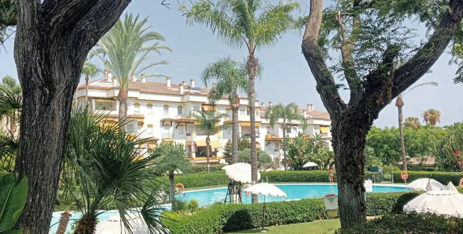 Sale of middle floor apartment in Marbella 90