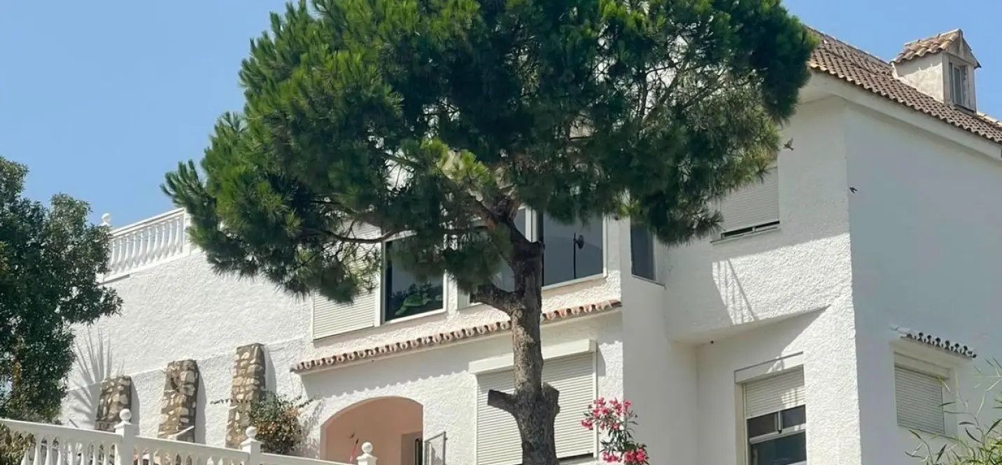 Sale of detached villa in El Faro 1