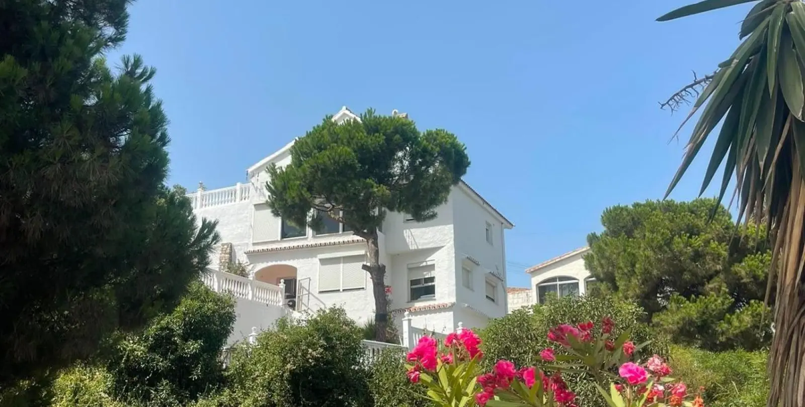 Sale of detached villa in El Faro 21
