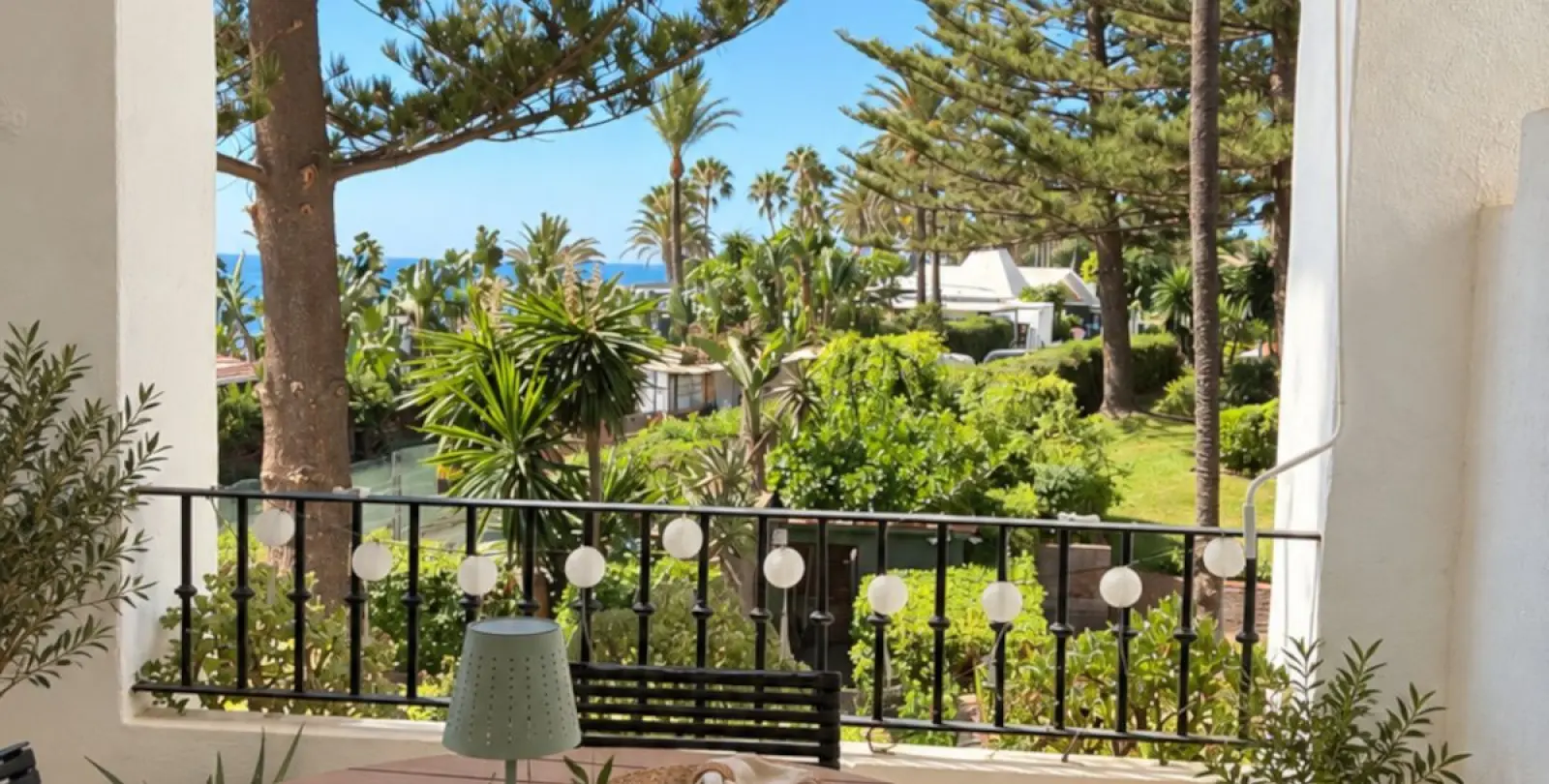 Sale of middle floor apartment in San Pedro de Alcántara 14