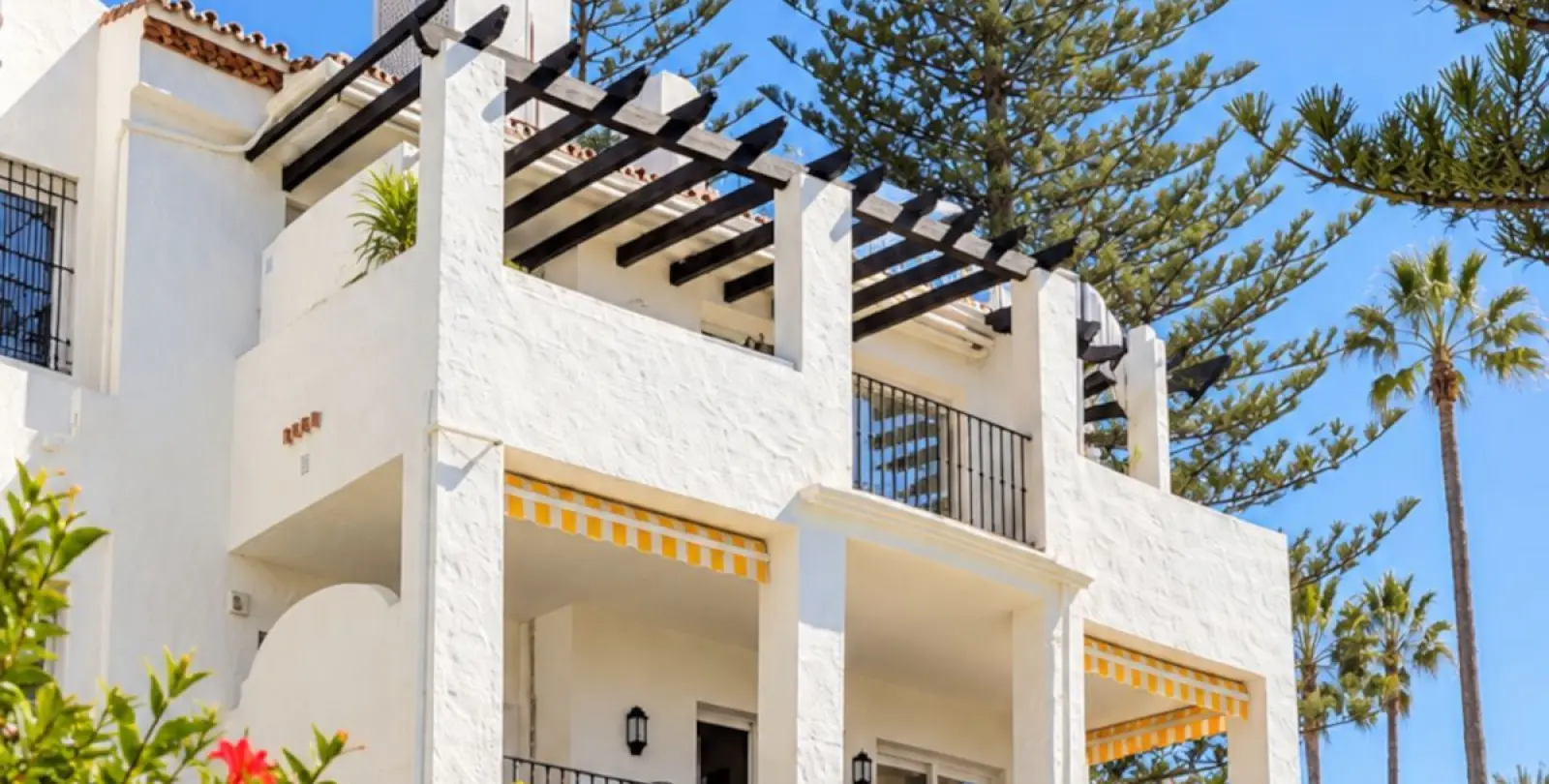 Sale of middle floor apartment in San Pedro de Alcántara 23