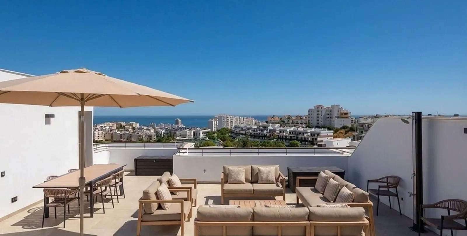 Venta de ático dúplex en Estepona 1
