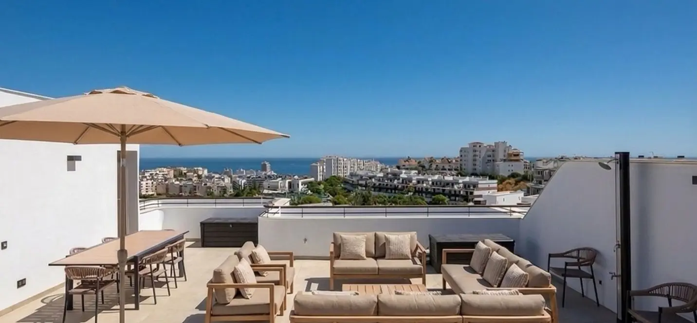 Venta de ático dúplex en Estepona 0