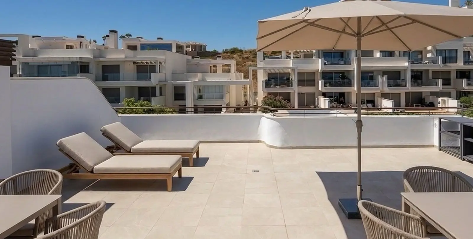 Venta de ático dúplex en Estepona 2