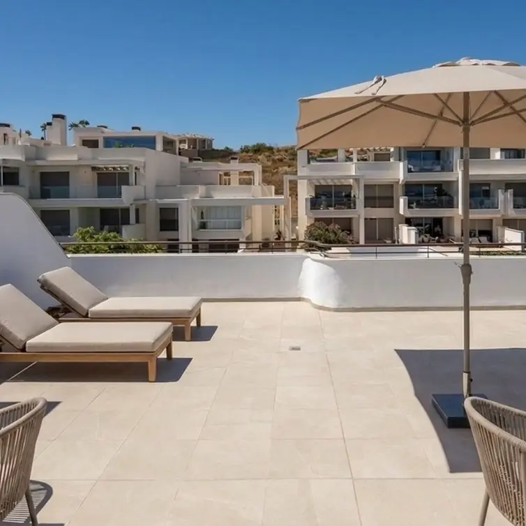 Venta de ático dúplex en Estepona