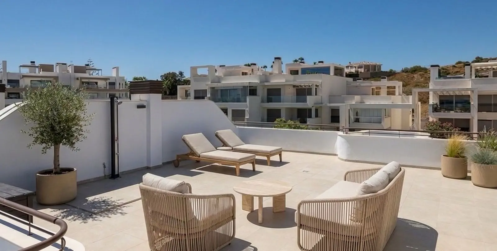 Venta de ático dúplex en Estepona 3