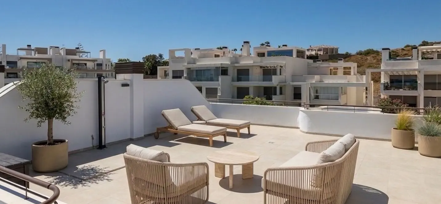 Venta de ático dúplex en Estepona 2