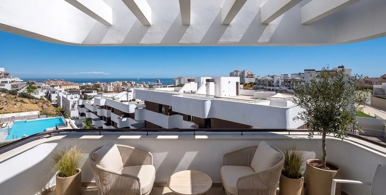 Venta de ático dúplex en Estepona 7