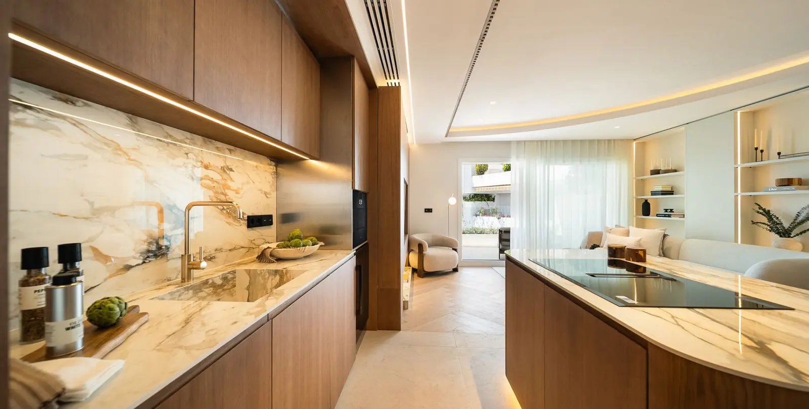 Venta de apartamento en planta media en The Golden Mile 10
