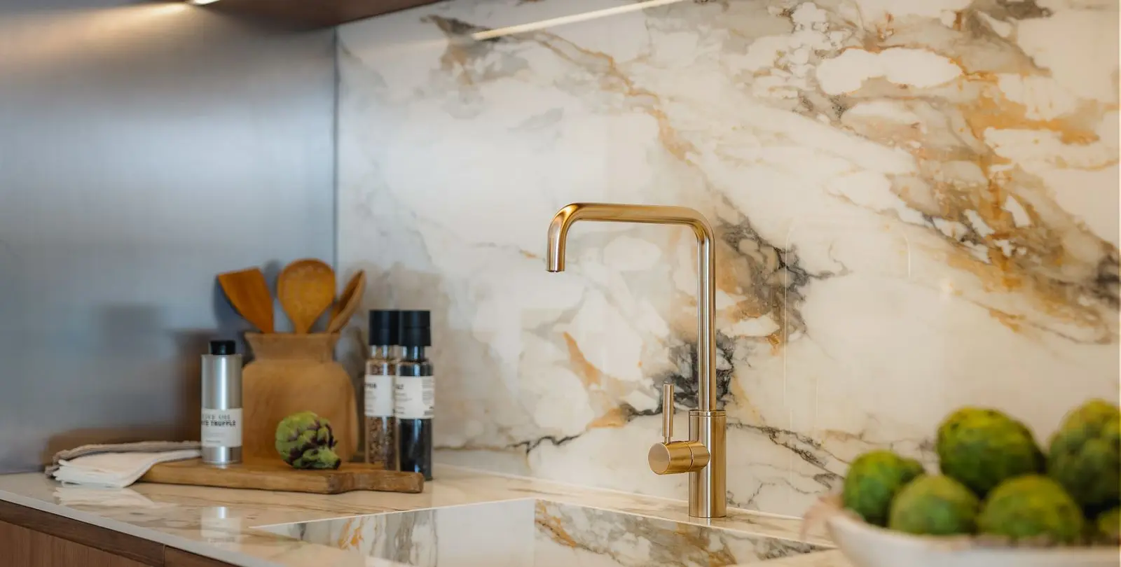Venta de apartamento en planta media en The Golden Mile 12