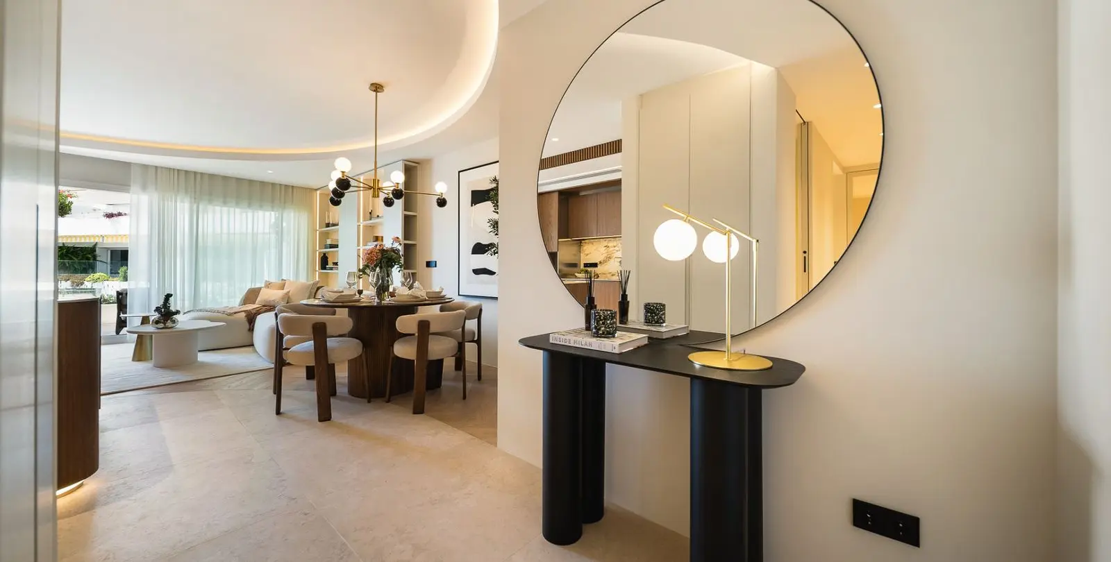 Venta de apartamento en planta media en The Golden Mile 14