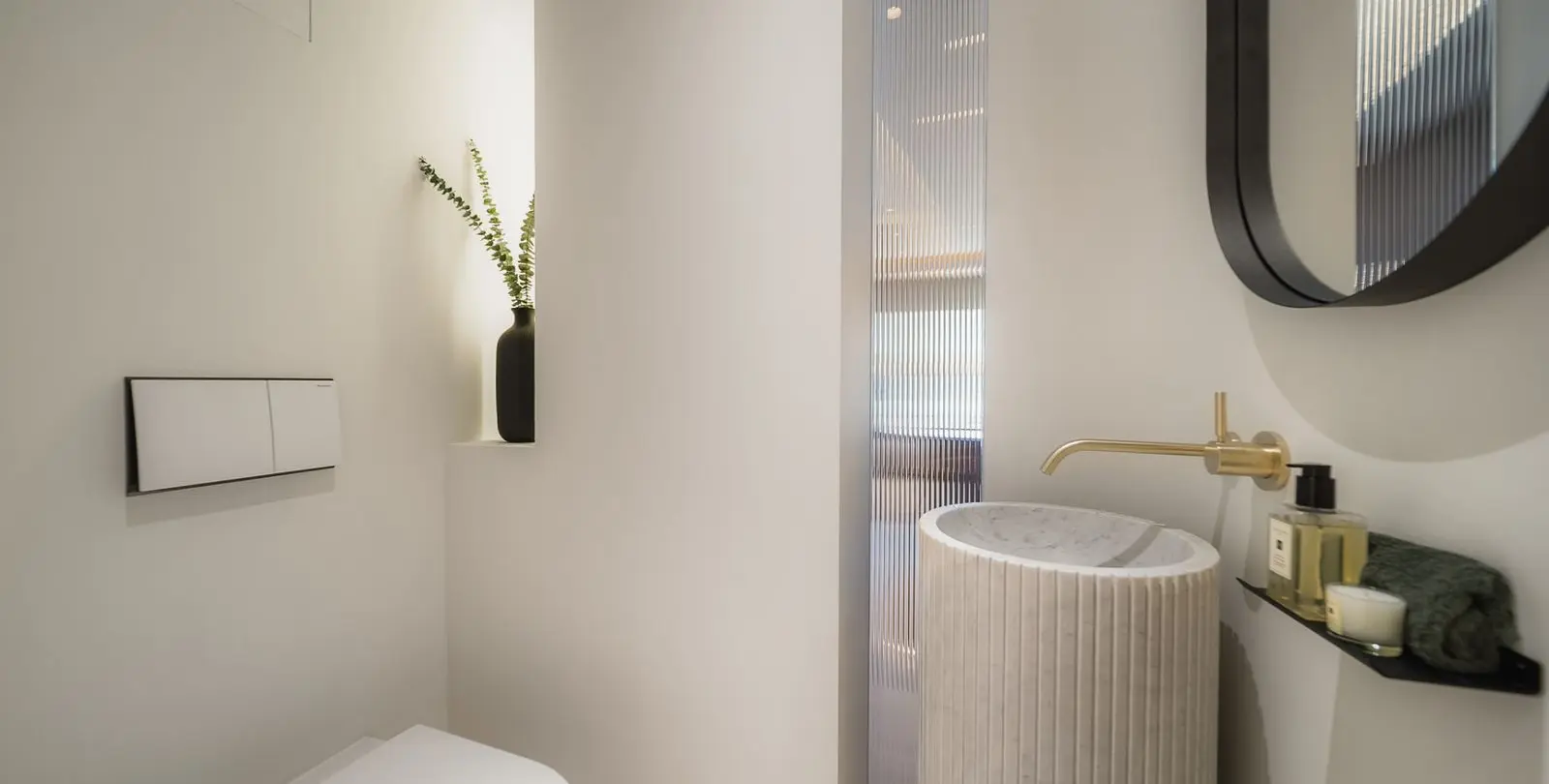 Venta de apartamento en planta media en The Golden Mile 15