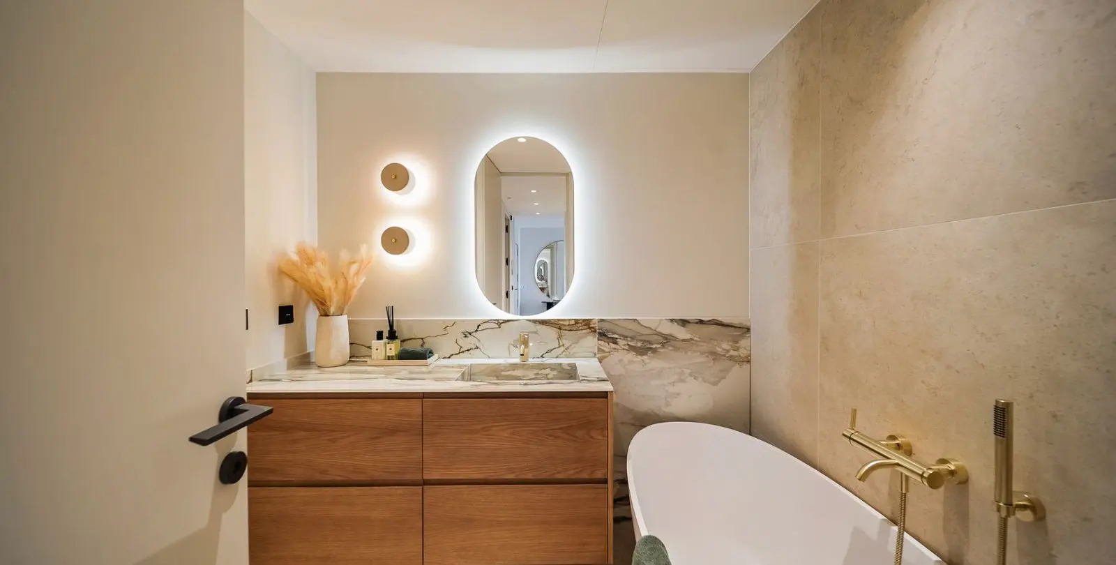 Venta de apartamento en planta media en The Golden Mile 18