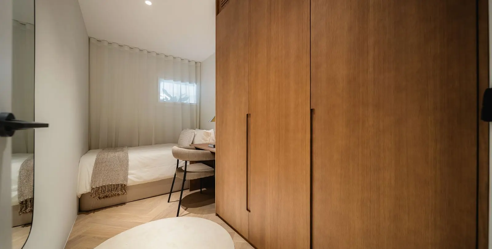 Venta de apartamento en planta media en The Golden Mile 21