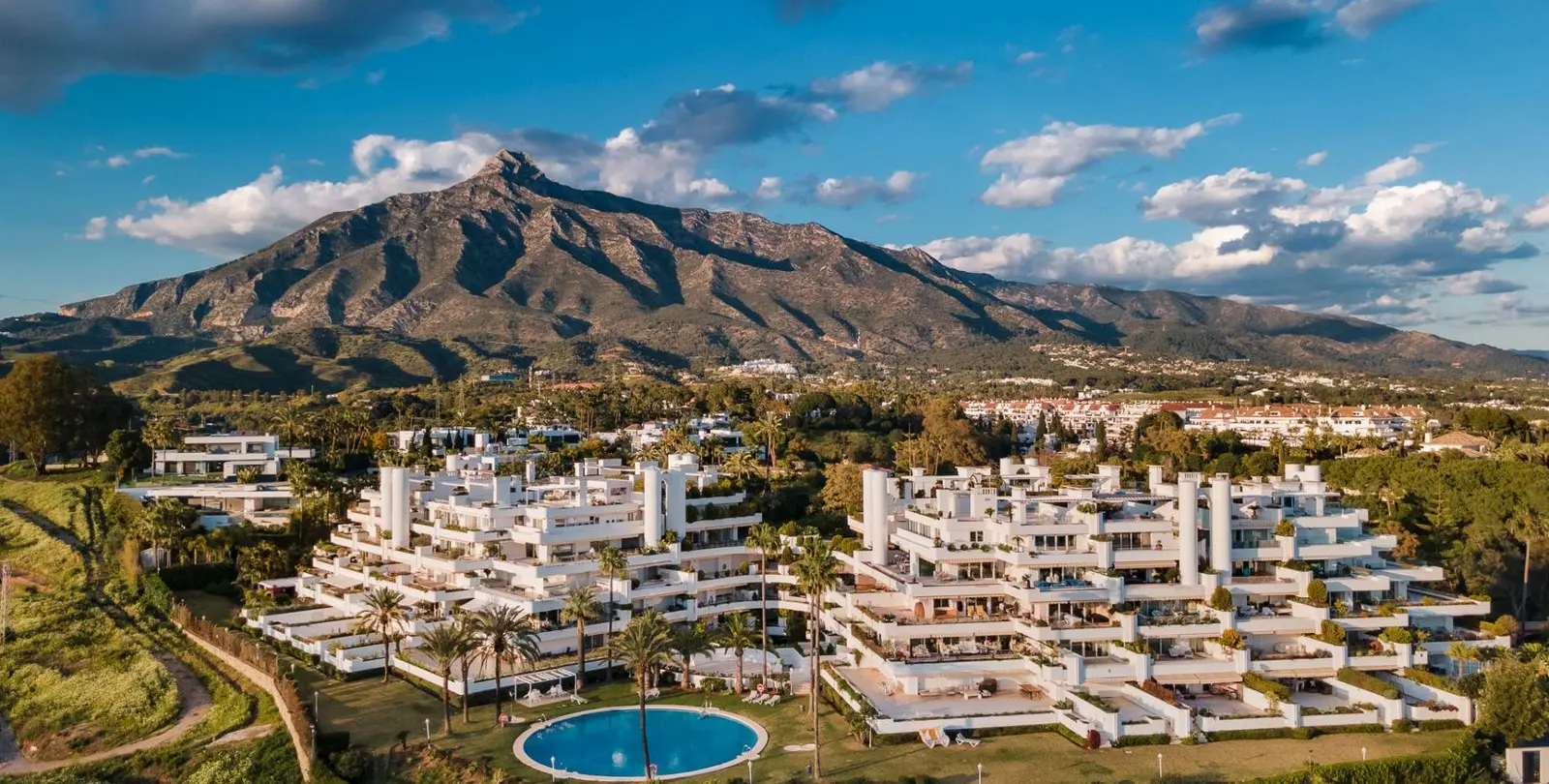 Venta de apartamento en planta media en The Golden Mile 29