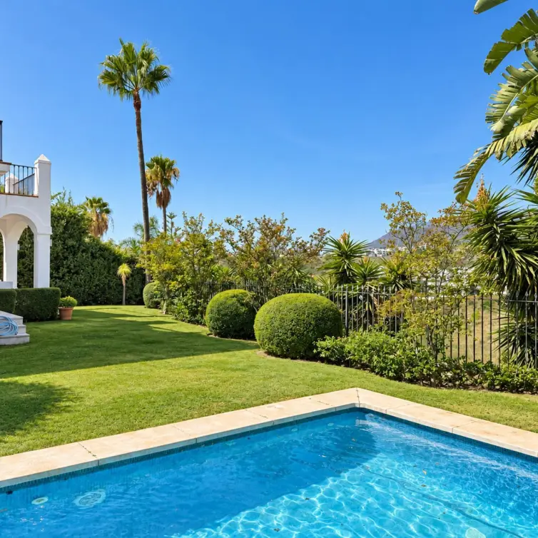 Sale of detached villa in Selwo