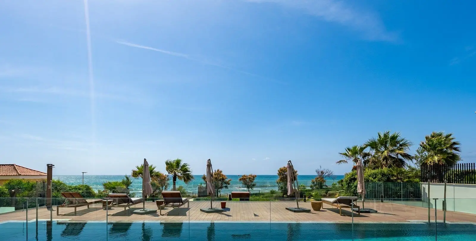 Venta de apartamento en planta media en Estepona 1