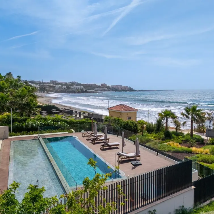 Продажа апартаментов на среднем этаже в Estepona