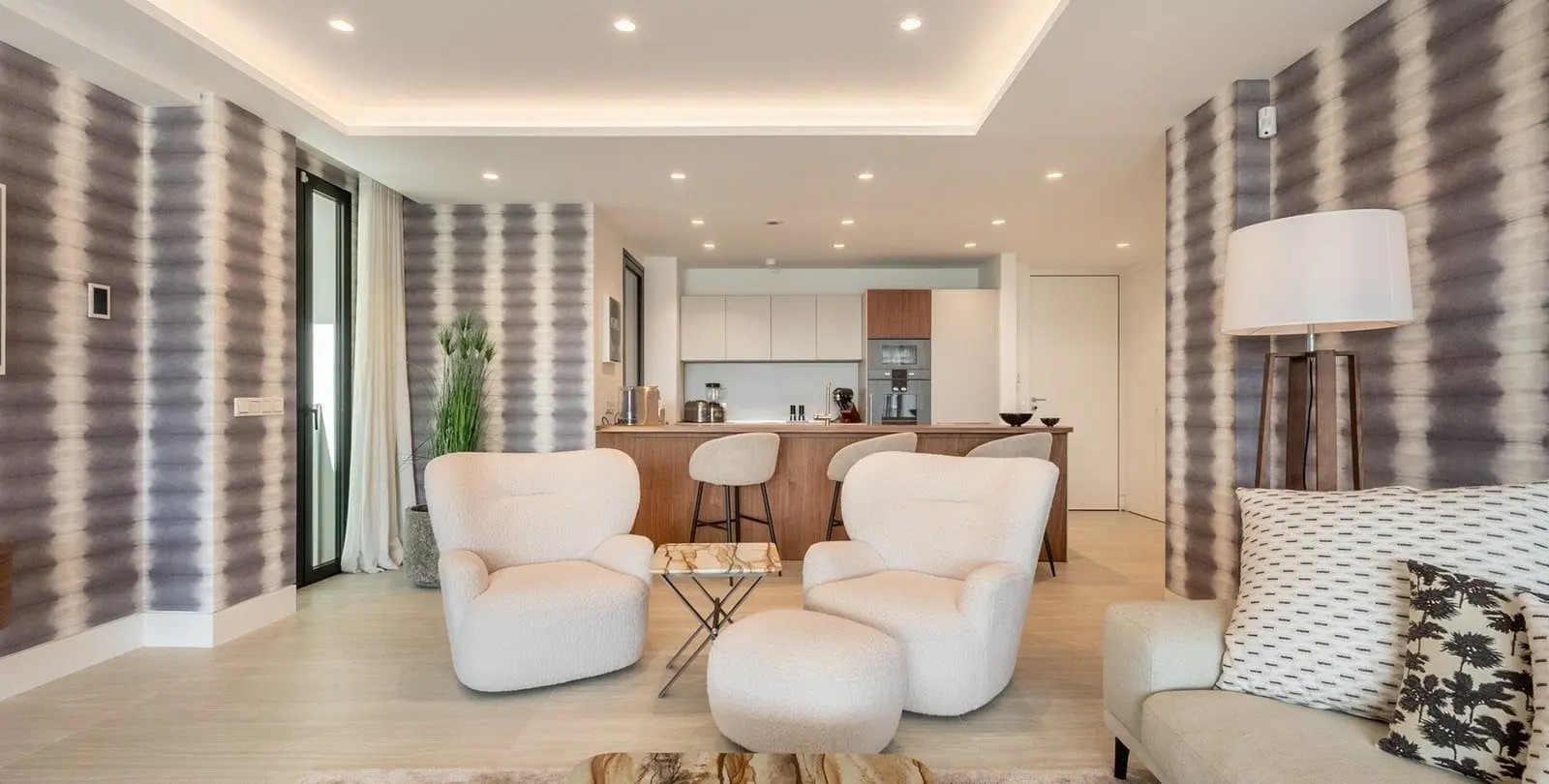 Venta de apartamento en planta media en Estepona 7