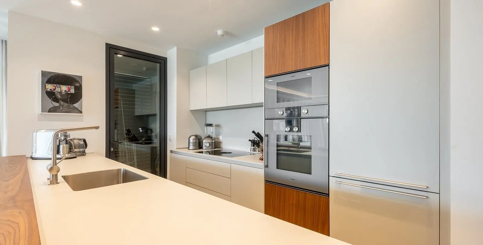 Venta de apartamento en planta media en Estepona 10
