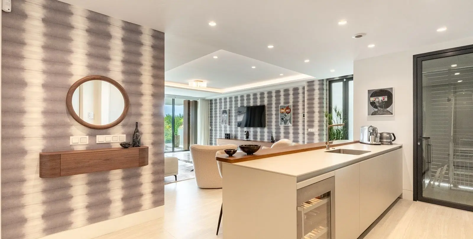 Venta de apartamento en planta media en Estepona 12