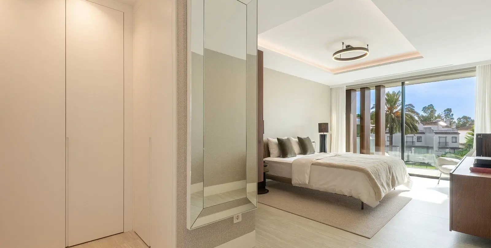 Venta de apartamento en planta media en Estepona 14
