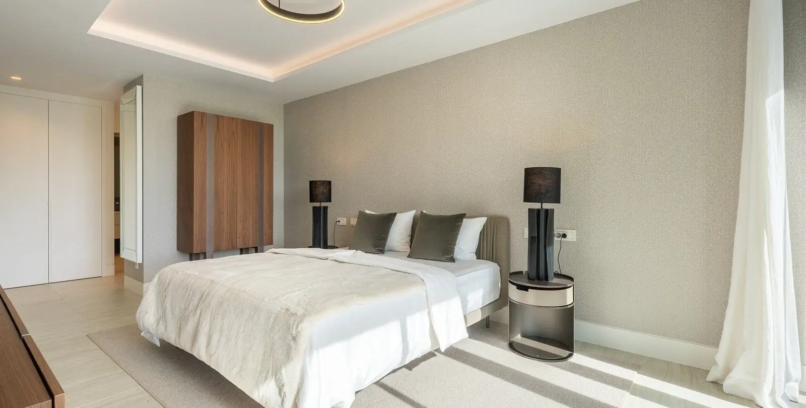 Venta de apartamento en planta media en Estepona 15