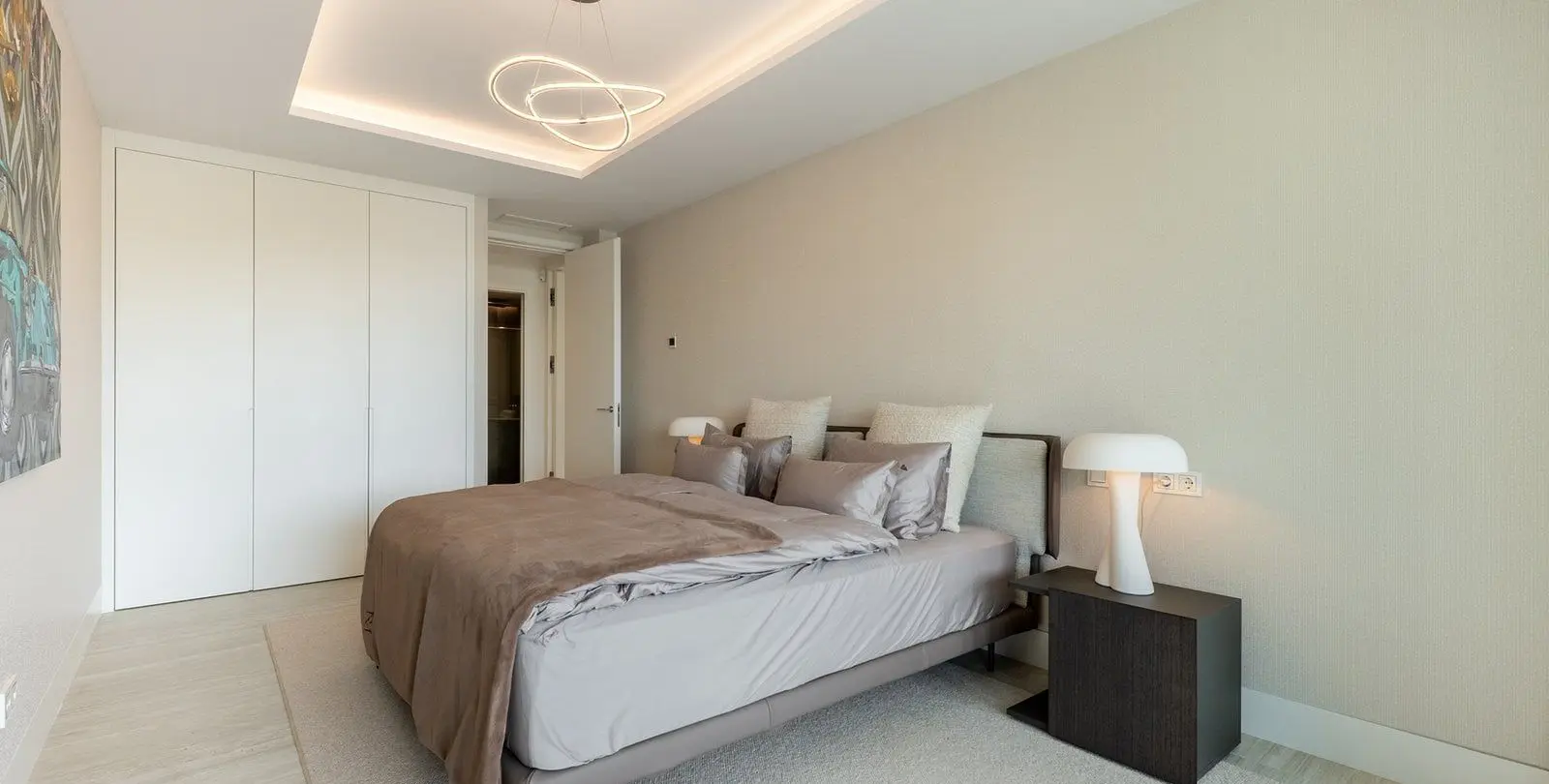Venta de apartamento en planta media en Estepona 18