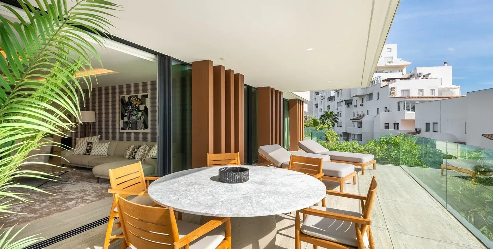 Venta de apartamento en planta media en Estepona 20