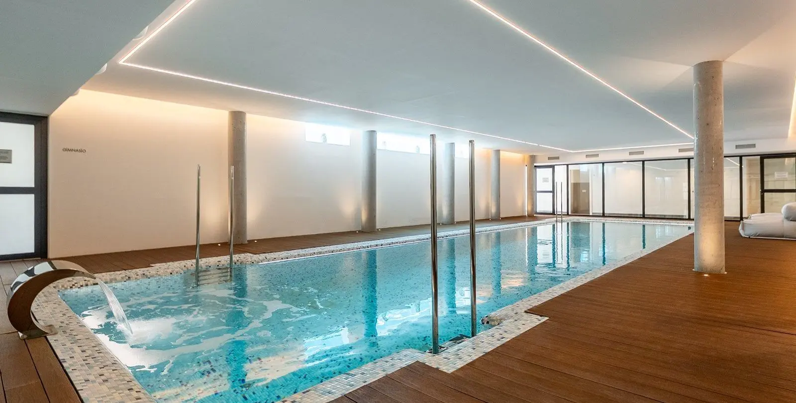 Venta de apartamento en planta media en Estepona 23