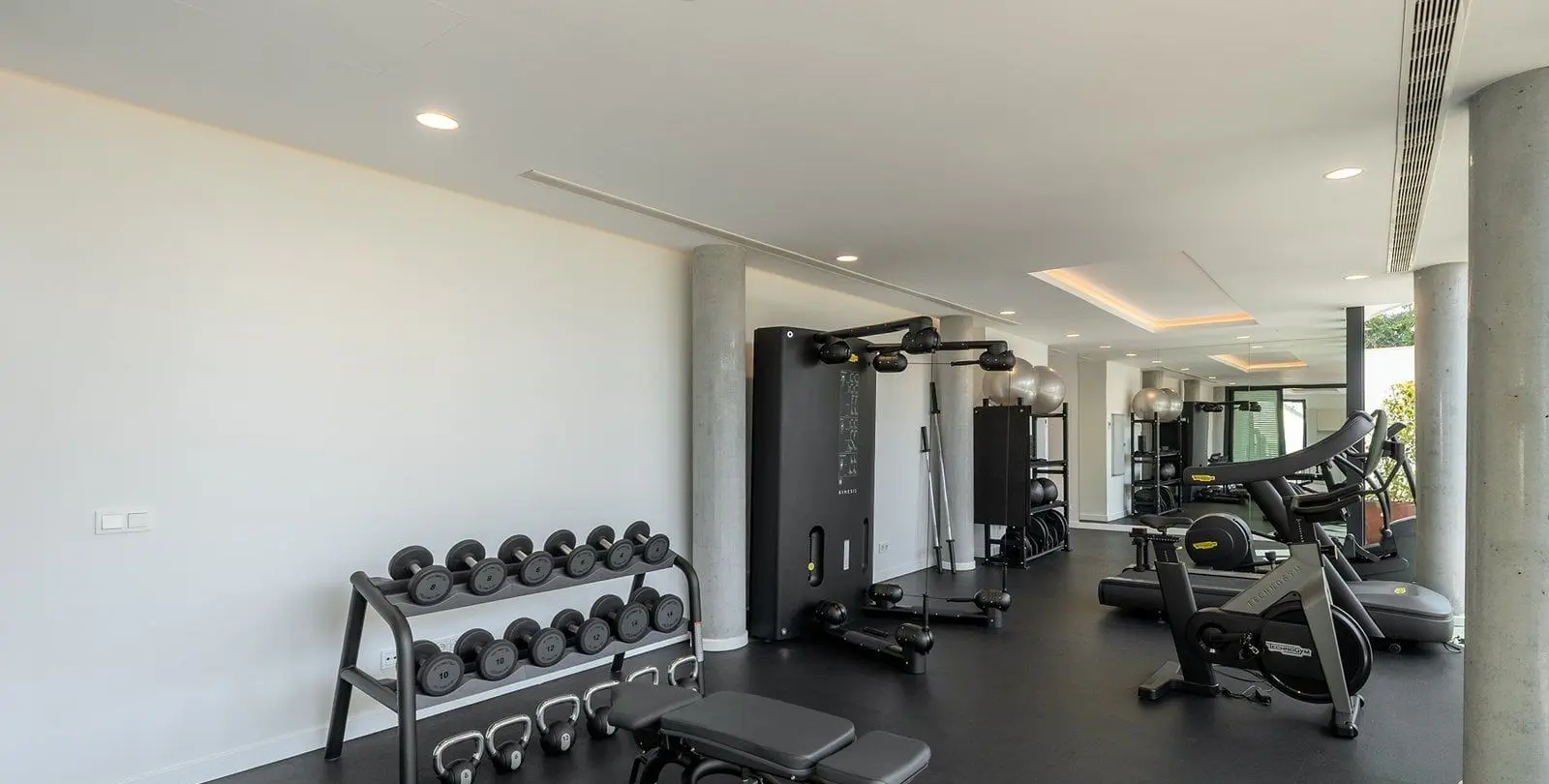 Venta de apartamento en planta media en Estepona 26
