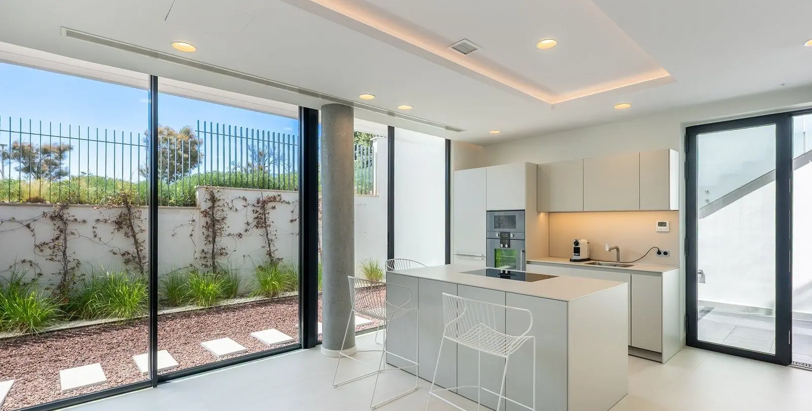 Venta de apartamento en planta media en Estepona 29