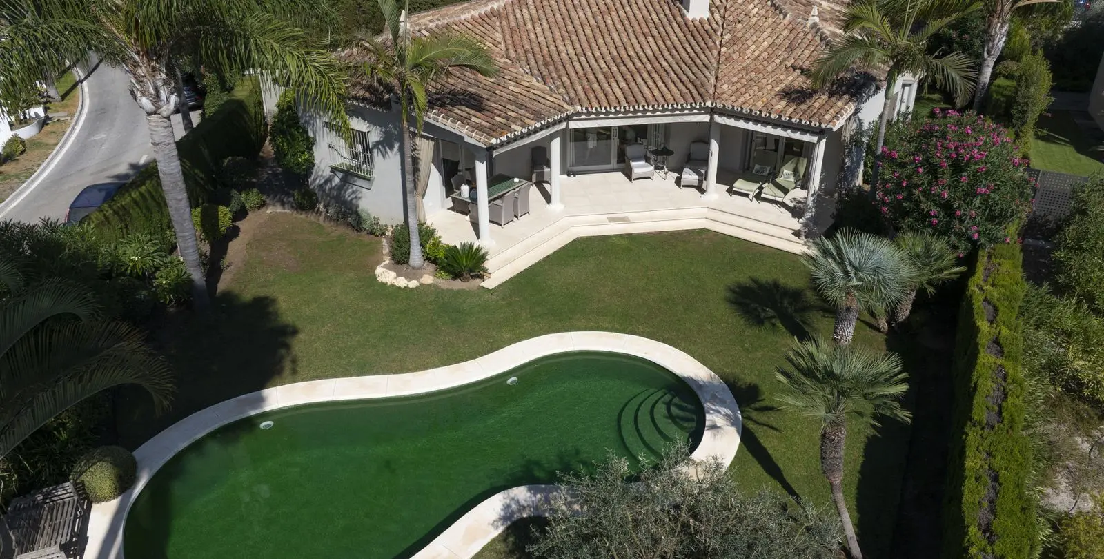 Venta de villa independiente en Marbella 1